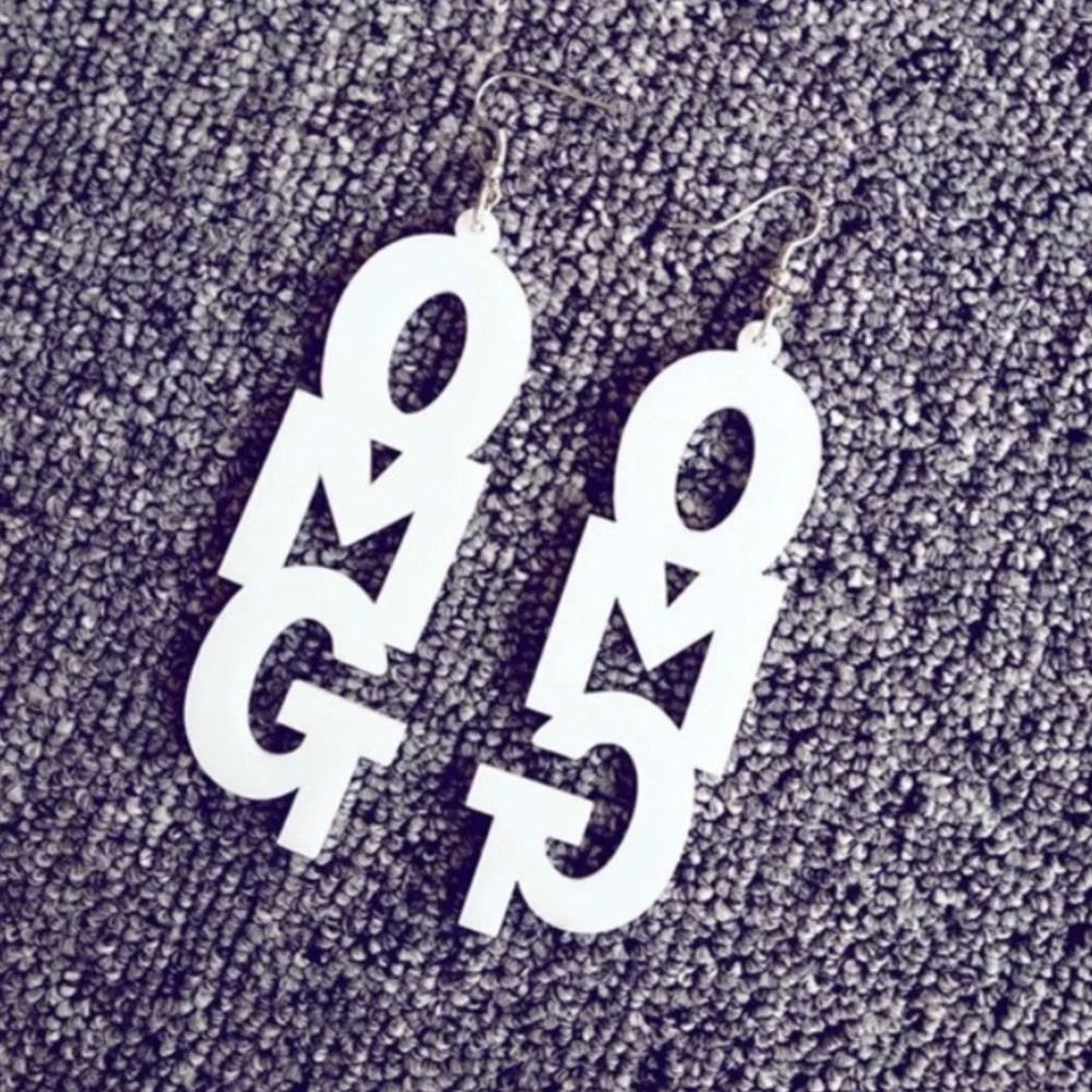 🎉 OMG Earrings - Picture 3 of 3